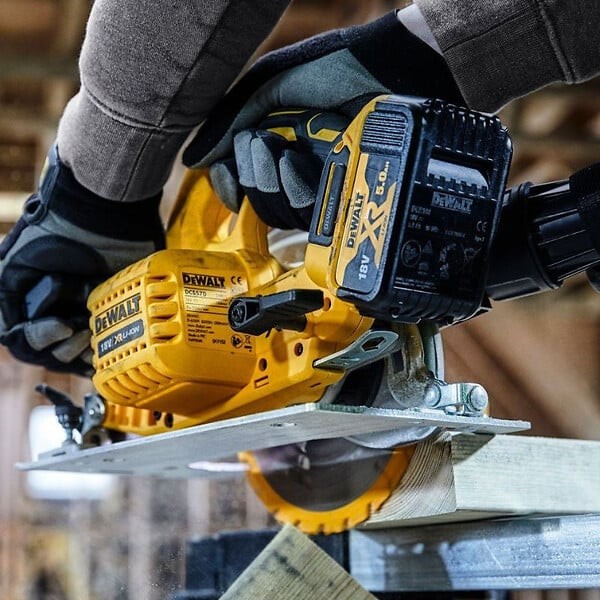 Scie circulaire 18V XR Ø184 mm - DEWALT DCS570N (Machine seule) – Image 4